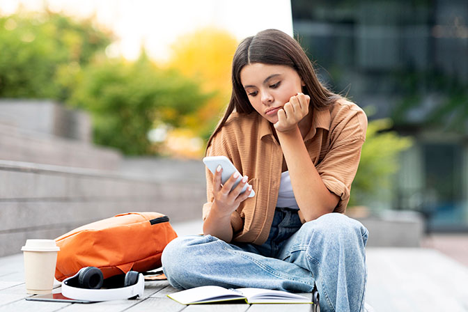 a student will not study smarter because she's distracted by her smart phone.