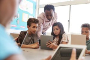 3 Healthy Ways of Using Technology to Enhance Education